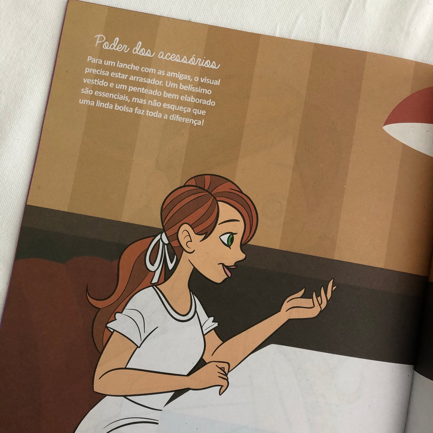 Um dia de Princesa FASHION / LIVRO ADESIVOS E ATIVIDADES