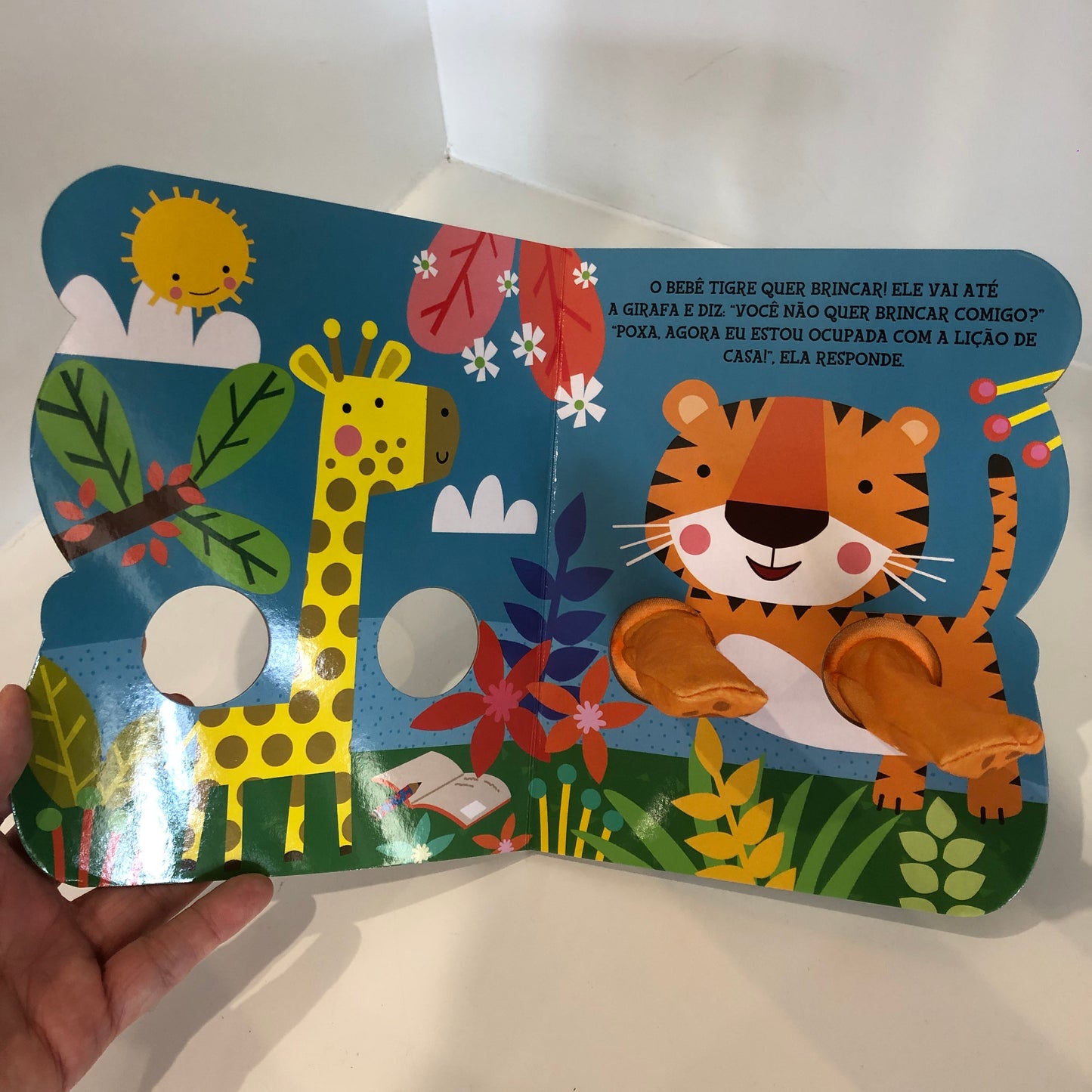 O tigre brincalhão - Segure minhas mãozinhas